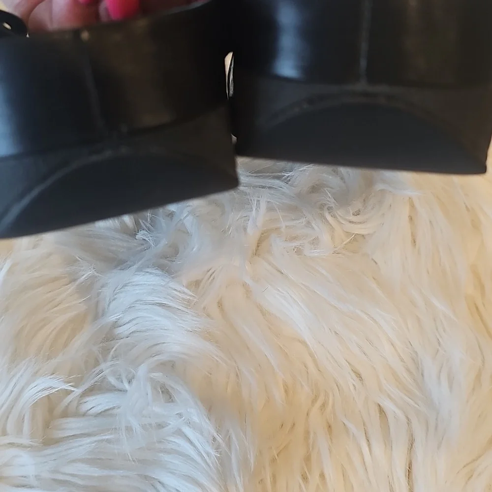 Fitflop Black Leather Crisscross Slide Sandals